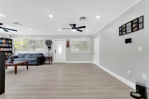 16895 NE 4th Place North Miami Beach FL 33162