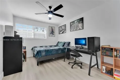 16895 NE 4th Place North Miami Beach FL 33162