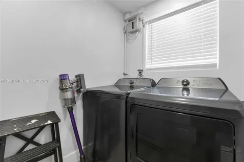 16895 NE 4th Place North Miami Beach FL 33162