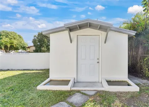 16895 NE 4th Place North Miami Beach FL 33162