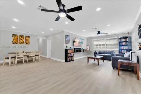 16895 NE 4th Place North Miami Beach FL 33162