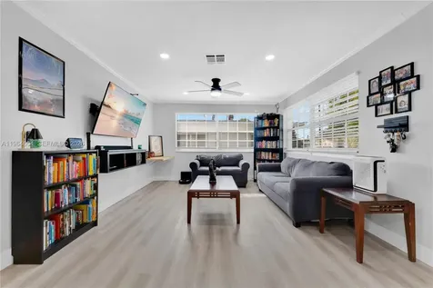 16895 NE 4th Place North Miami Beach FL 33162