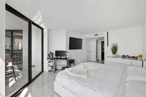 1000 Island Boulevard Aventura FL 33160