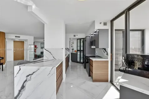 1000 Island Boulevard Aventura FL 33160