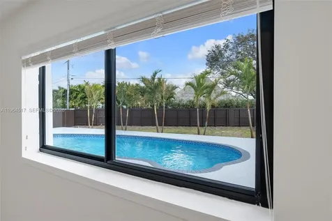 17887 78th Place Hialeah FL 33015