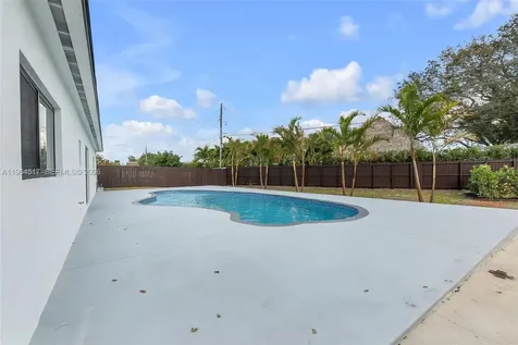 17887 78th Place Hialeah FL 33015