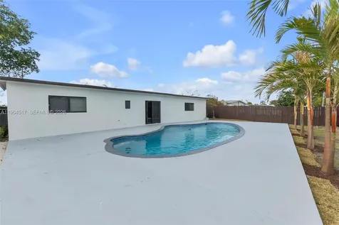 17887 78th Place Hialeah FL 33015