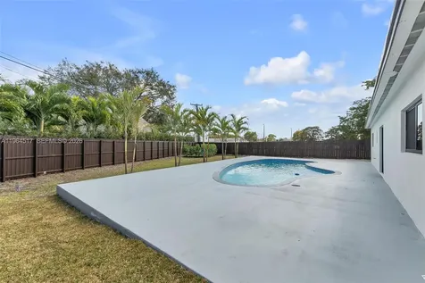 17887 78th Place Hialeah FL 33015