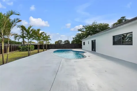 17887 78th Place Hialeah FL 33015