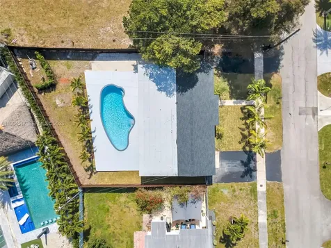 17887 78th Place Hialeah FL 33015