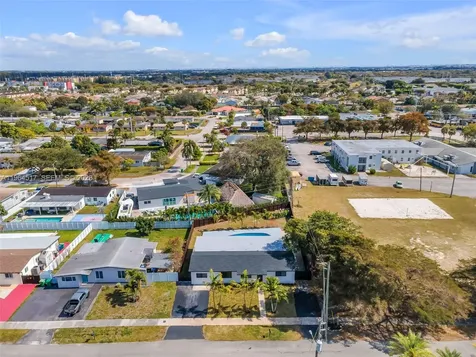 17887 78th Place Hialeah FL 33015