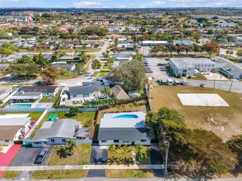 17887 78th Place Hialeah FL 33015