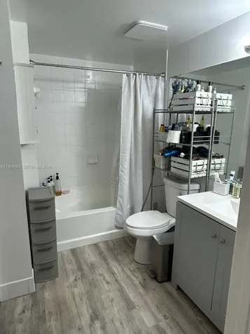 5077 NW 7th Street Miami FL 33126