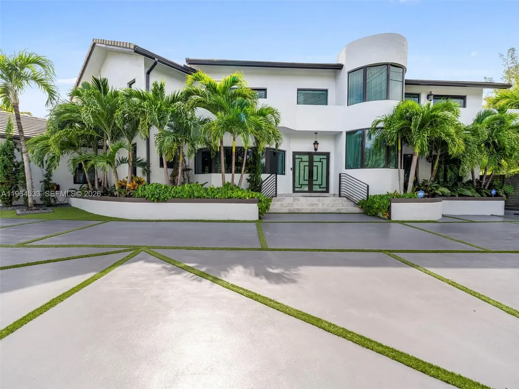 6180 Pine Tree Drive Miami Beach FL 33140