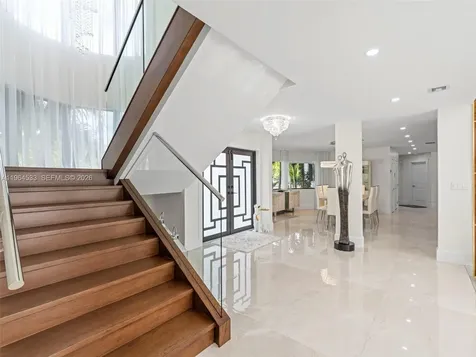 6180 Pine Tree Drive Miami Beach FL 33140