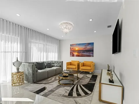 6180 Pine Tree Drive Miami Beach FL 33140