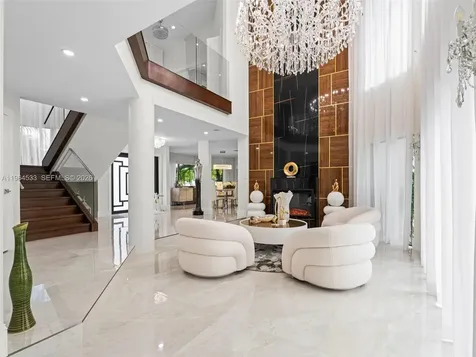 6180 Pine Tree Drive Miami Beach FL 33140