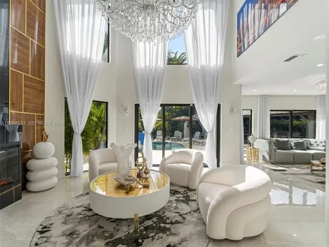 6180 Pine Tree Drive Miami Beach FL 33140