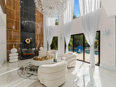 6180 Pine Tree Drive Miami Beach FL 33140