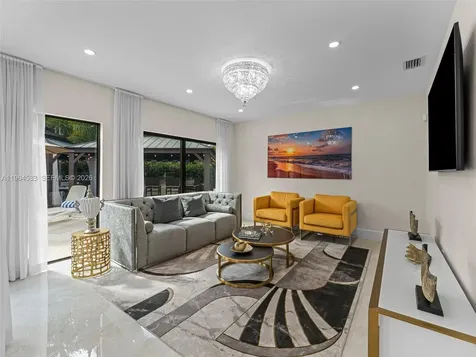 6180 Pine Tree Drive Miami Beach FL 33140