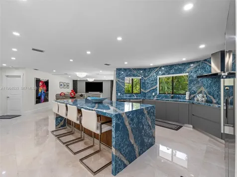 6180 Pine Tree Drive Miami Beach FL 33140