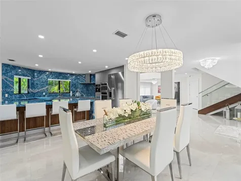 6180 Pine Tree Drive Miami Beach FL 33140