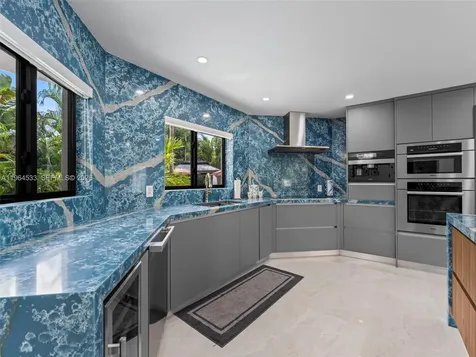 6180 Pine Tree Drive Miami Beach FL 33140