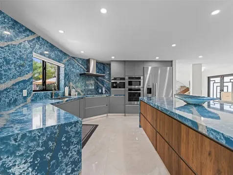 6180 Pine Tree Drive Miami Beach FL 33140