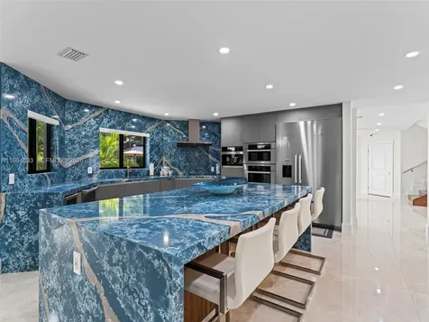 6180 Pine Tree Drive Miami Beach FL 33140