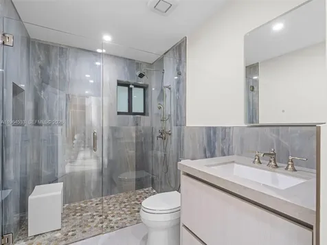 6180 Pine Tree Drive Miami Beach FL 33140
