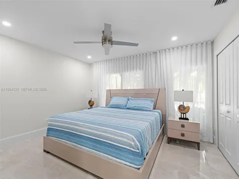 6180 Pine Tree Drive Miami Beach FL 33140
