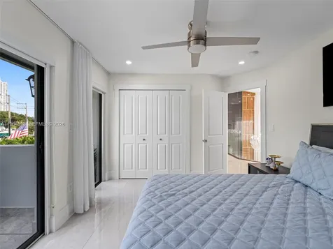 6180 Pine Tree Drive Miami Beach FL 33140