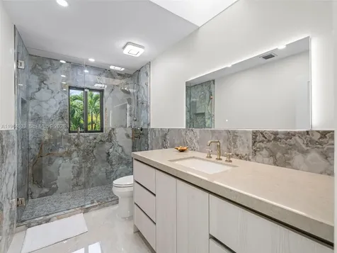 6180 Pine Tree Drive Miami Beach FL 33140