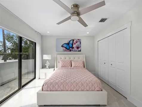 6180 Pine Tree Drive Miami Beach FL 33140