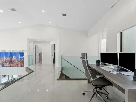 6180 Pine Tree Drive Miami Beach FL 33140