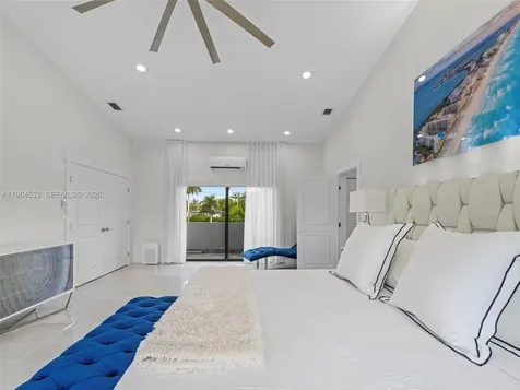 6180 Pine Tree Drive Miami Beach FL 33140
