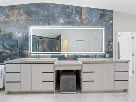 6180 Pine Tree Drive Miami Beach FL 33140