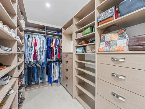 6180 Pine Tree Drive Miami Beach FL 33140