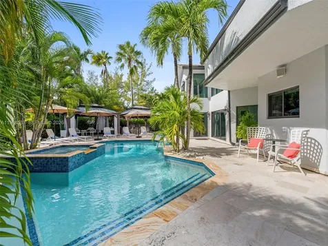 6180 Pine Tree Drive Miami Beach FL 33140