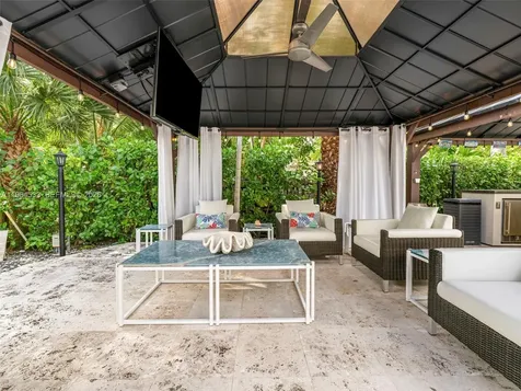 6180 Pine Tree Drive Miami Beach FL 33140