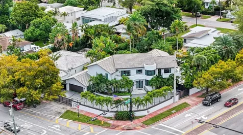 6180 Pine Tree Drive Miami Beach FL 33140