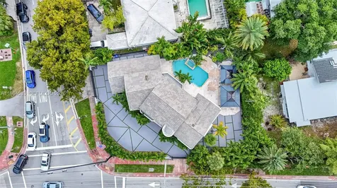 6180 Pine Tree Drive Miami Beach FL 33140
