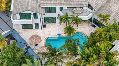 6180 Pine Tree Drive Miami Beach FL 33140