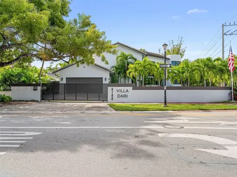 6180 Pine Tree Drive Miami Beach FL 33140