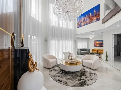 6180 Pine Tree Drive Miami Beach FL 33140