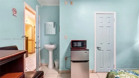 508 W 1st Avenue Hialeah FL 33010