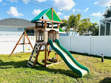 1137 NE 4th Place Cape Coral FL 33909