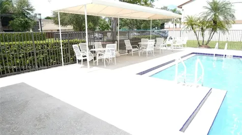 7041 SW 42nd Place Davie FL 33314