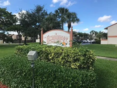 7041 SW 42nd Place Davie FL 33314