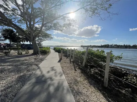 3050 Pine Tree Drive Naples FL 34112
